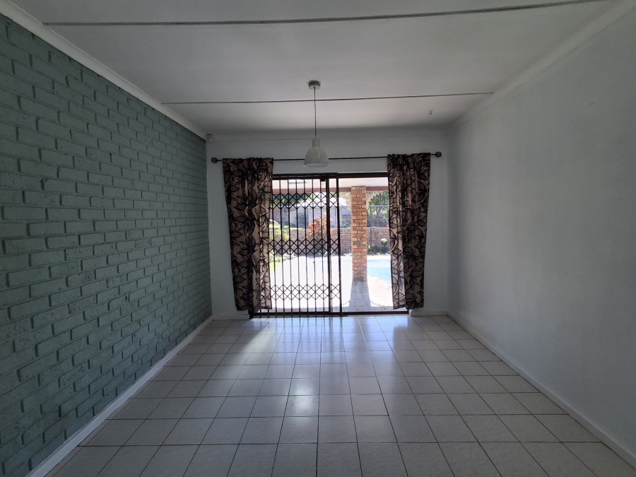 4 Bedroom Property for Sale in Nahoon Valley Park Eastern Cape